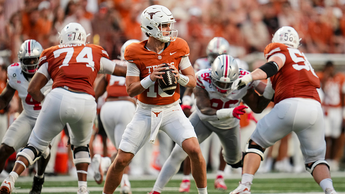 Texas football news: Arch Manning completely locked in entering stadium for Tennessee bout