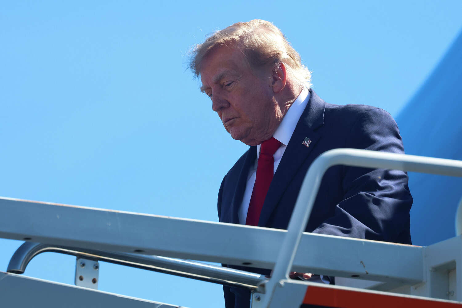 President Donald Trump draws cheers in appearance at Texas-Tennessee football game