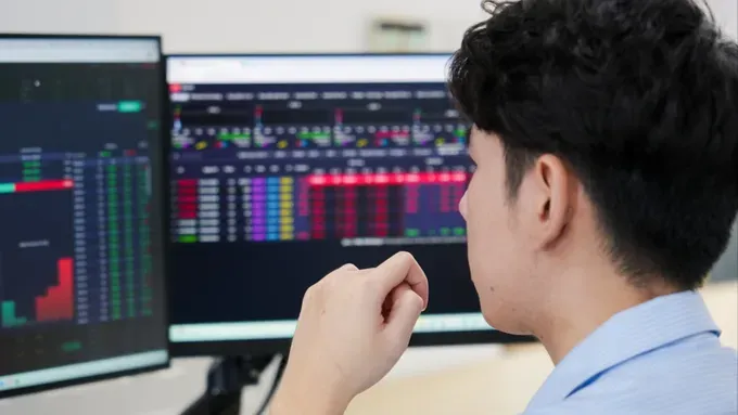 High cash dividends lure investors, but hidden traps lurk behind big payouts
