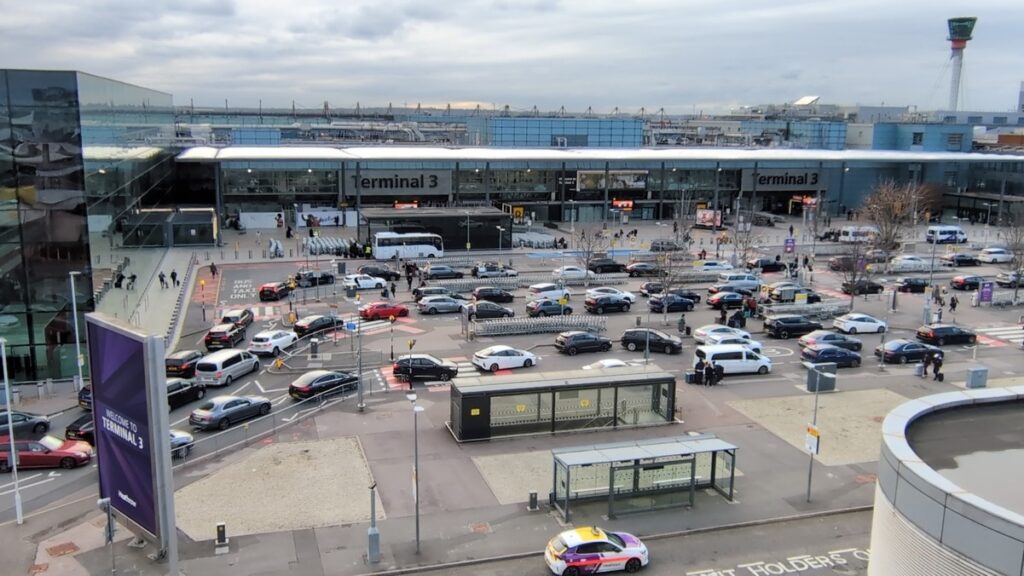 Drivers warned to not drive as Heathrow chaos leaves thousands of holidaymakers facing a nightmare start to their getaway