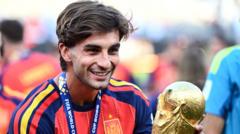 PSG sign World Cup winner Torres from Barcelona
