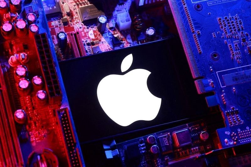 US presses Apple to avoid Chinese memory chips amid shortage - WSJ reports