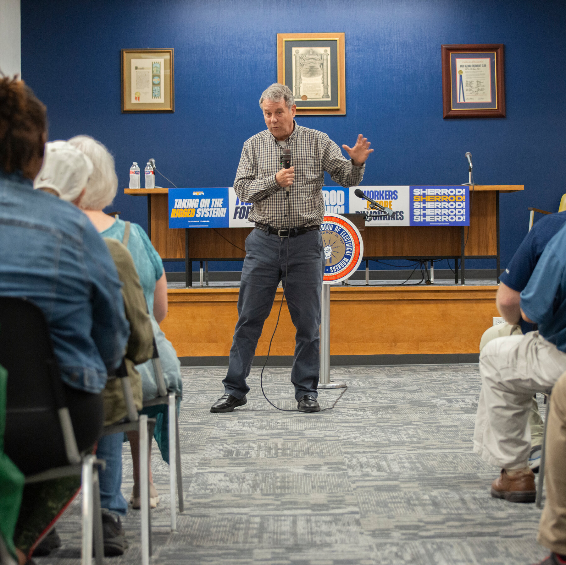 Sherrod Brown Seeks Senate Comeback in Ohio, Hoping His Populist Pitch Still Resonates