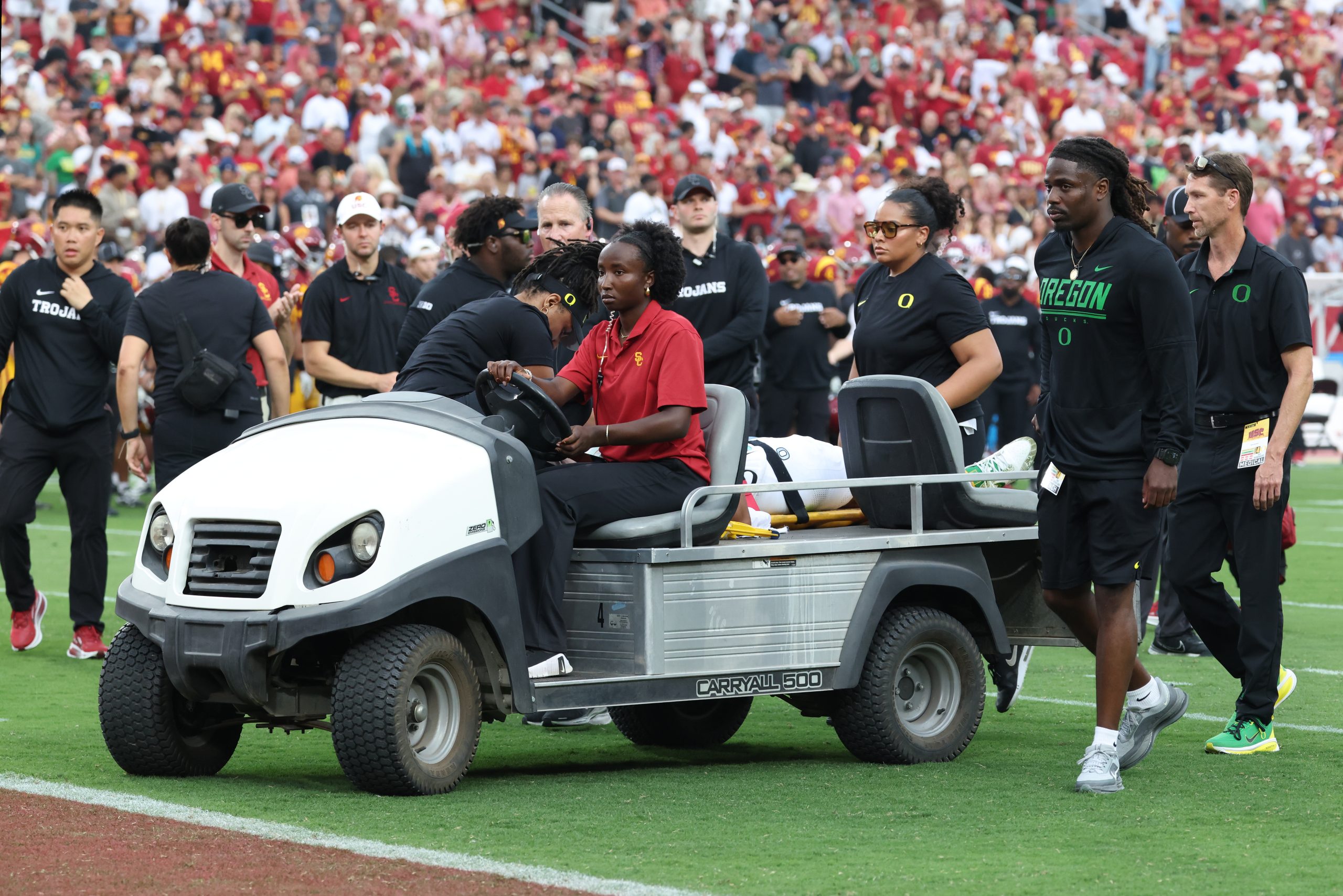 Dante Moore gets injury update after leaving game in ambulance