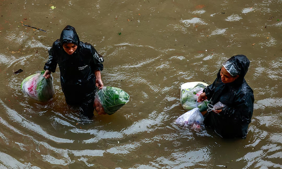 Thousands sleep in schools as floods hit 52,000 homes in Bangkok