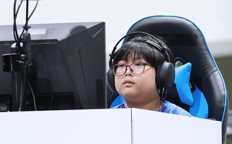 'Godlike, invincible': Japan hails 11-year-old Games history-maker