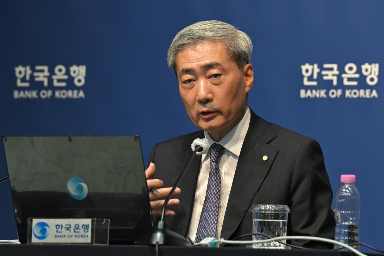 Scammers impersonate financial chiefs to lure retail investors online