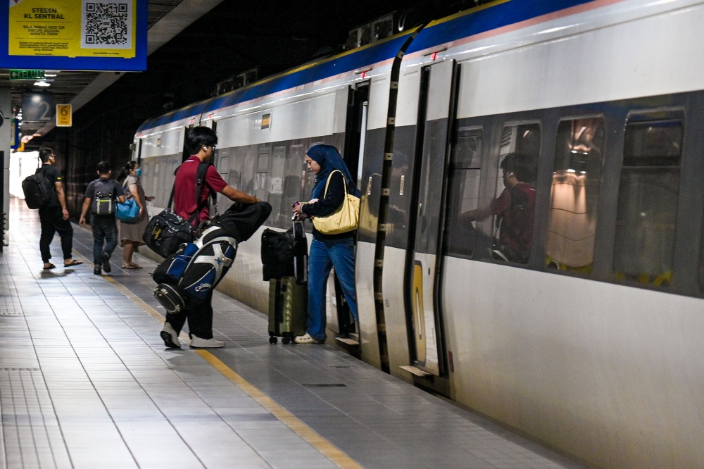 Signalling fault throws KTM Komuter and ETS schedules off track, delays top five hours