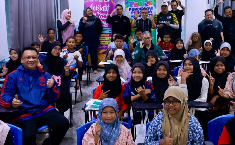 Perlis Raja Muda visits learning centre in MAIPs programme