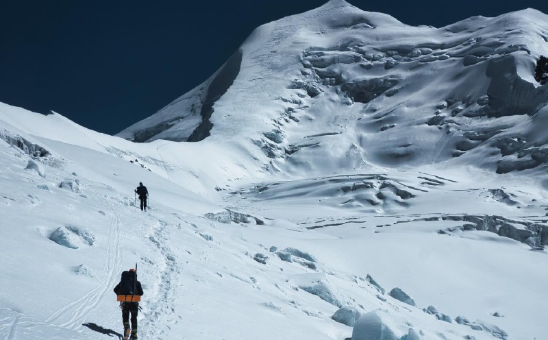 10 missing after avalanche hits Nepal's Himlung peak base camp