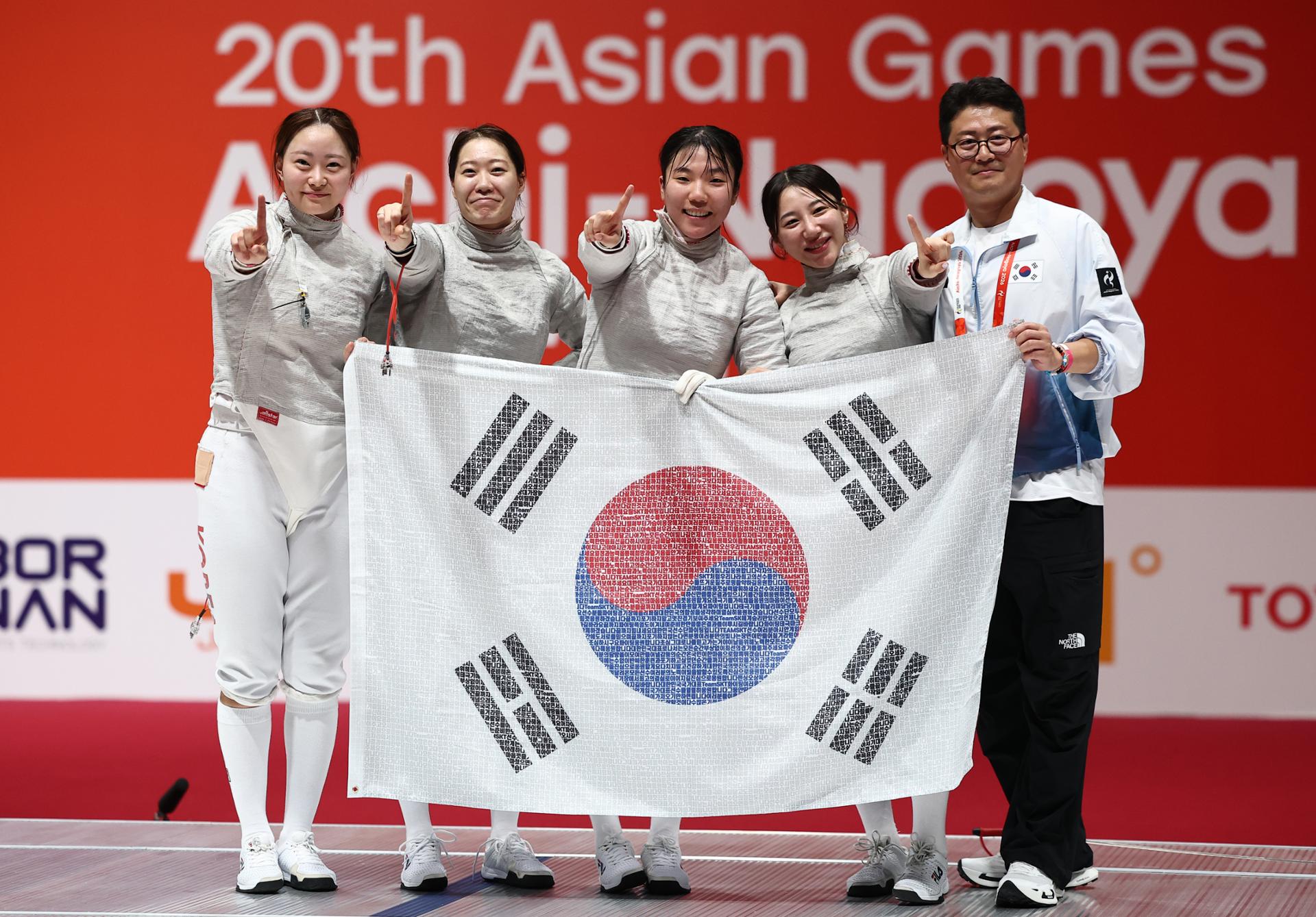 [Asian Games] Korea captures gold in women's sabre fencing team event