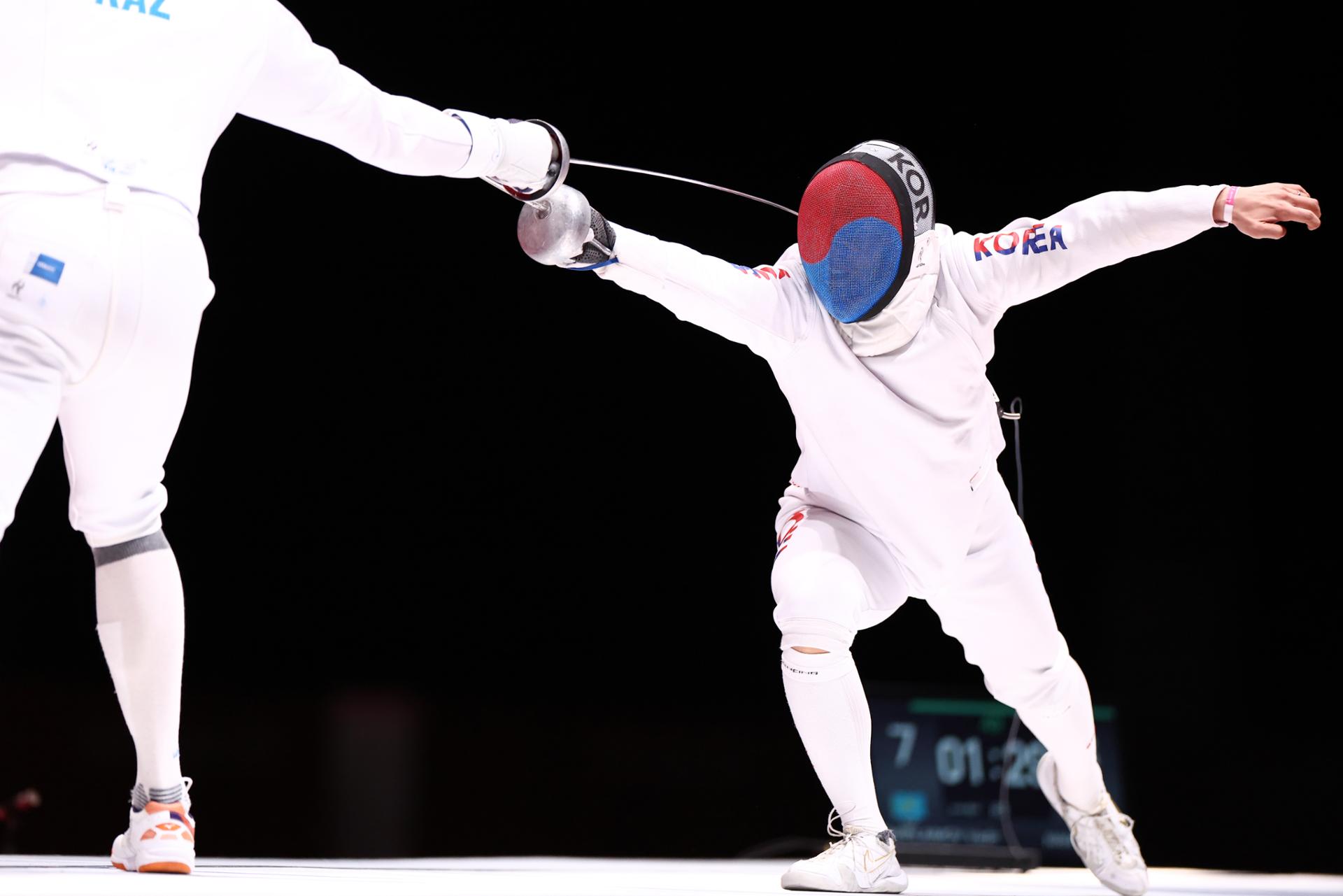 [Asian Games] Korea blows big lead to settle for silver in men's epee fencing team event