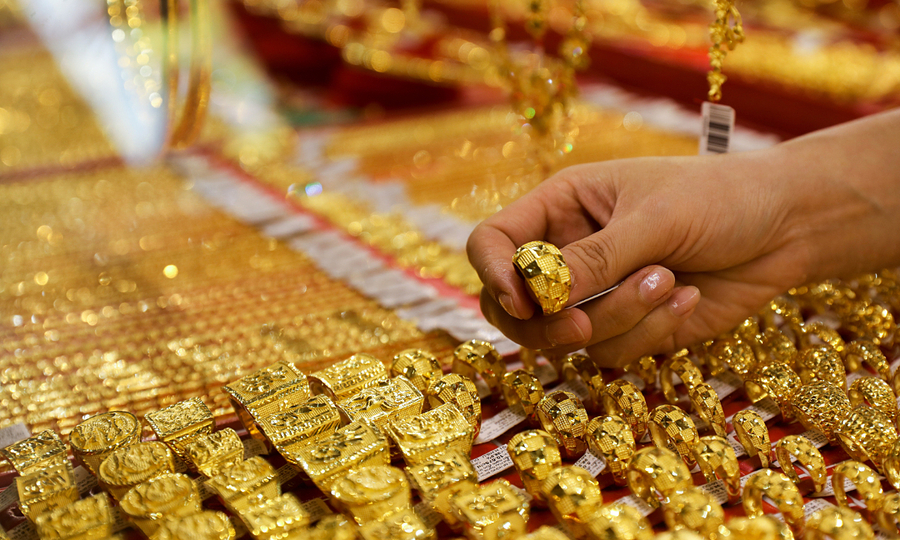 Gold prices advance