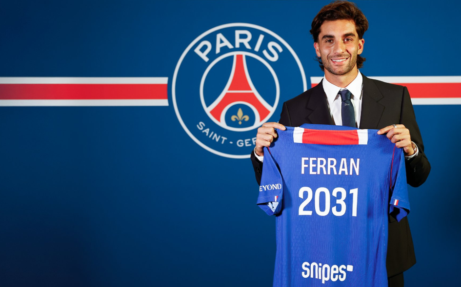 PSG sign World Cup winner Torres from Barcelona
