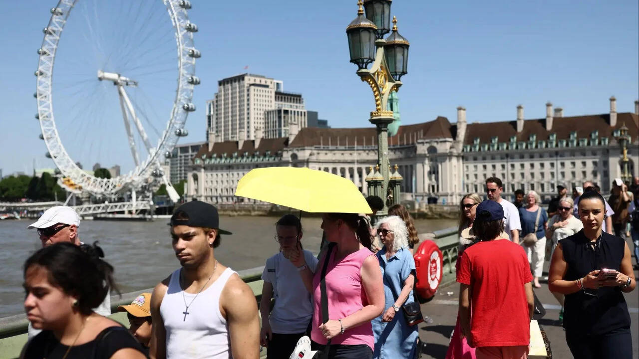 UK searches for homes with air conditioning jump 104% as heatwaves intensify