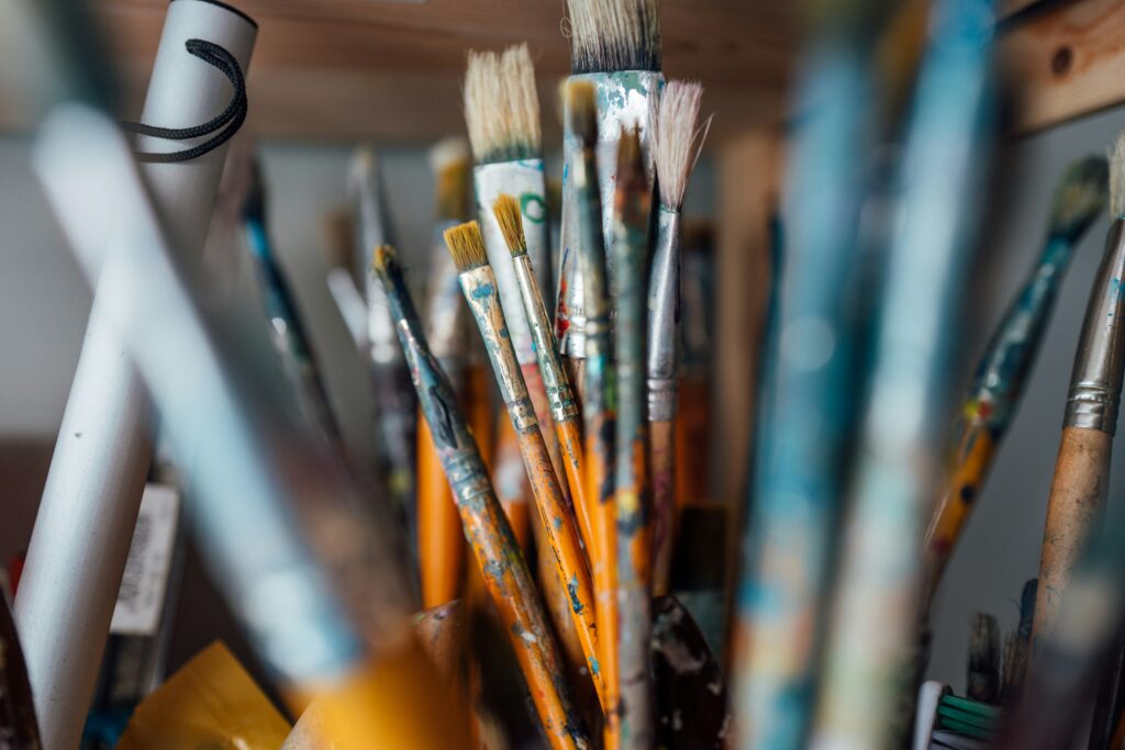 El Campello charity art workshop lets visitors paint and play with rescue puppies