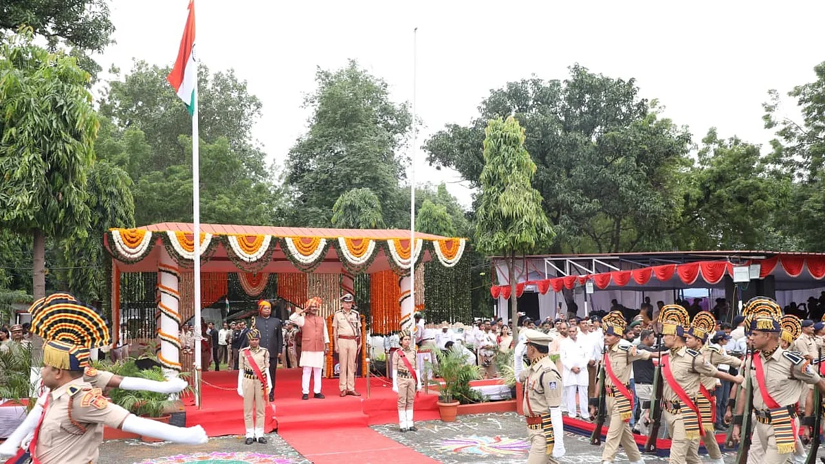 Independence Day 2026: Minister Tulsiram Silawat Hoists Tricolour In Indore, 20 Contingents Take Part In Grand Parade