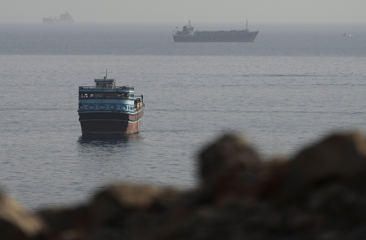 Stocks Rally as Oil Drops on Hormuz Diplomatic Hopes