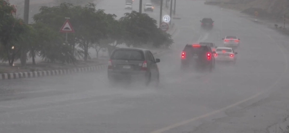 Civil Defense urges caution amid forecast of thunderstorms across most Saudi regions through Friday