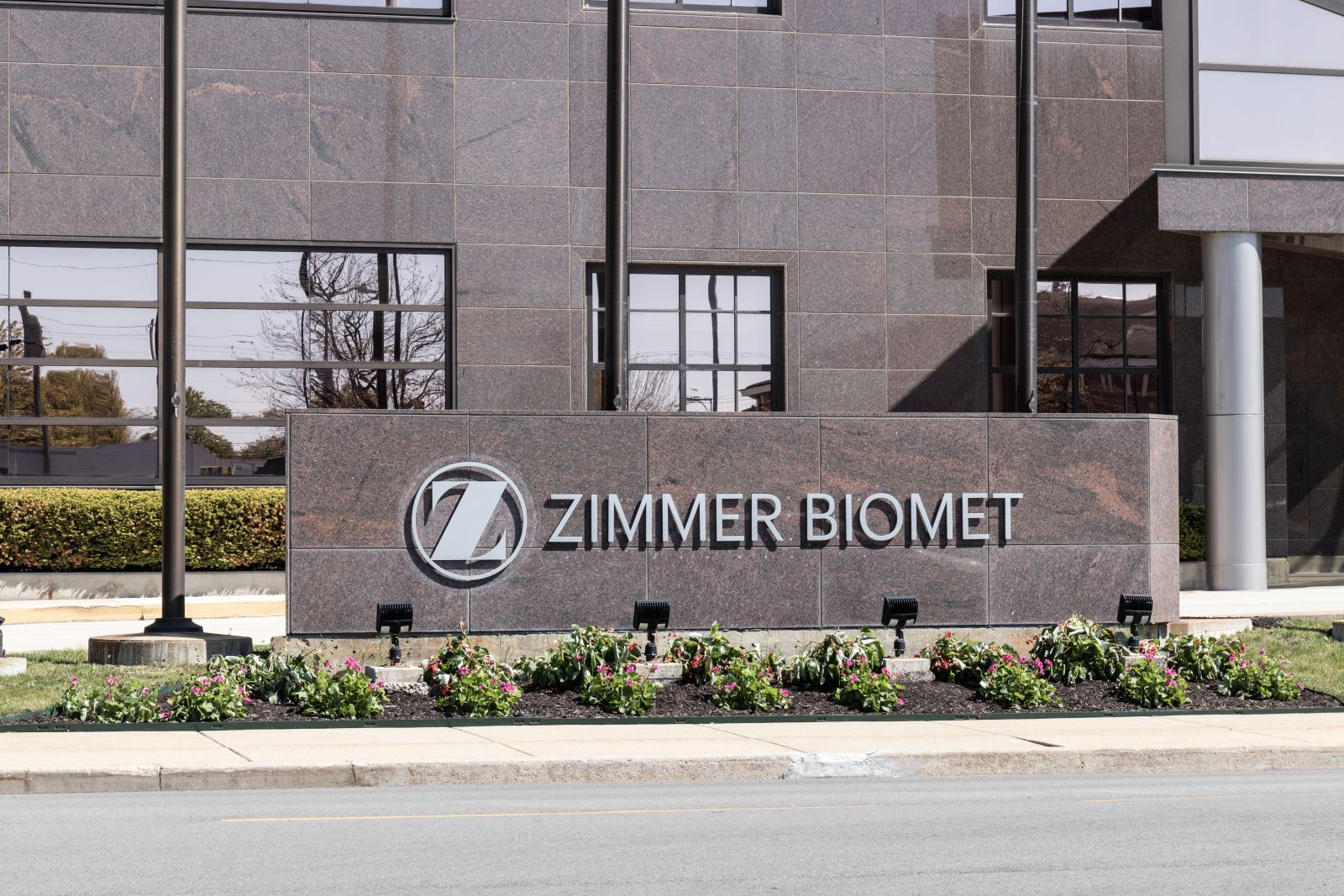 Are Wall Street Analysts Bullish on Zimmer Biomet Stock?