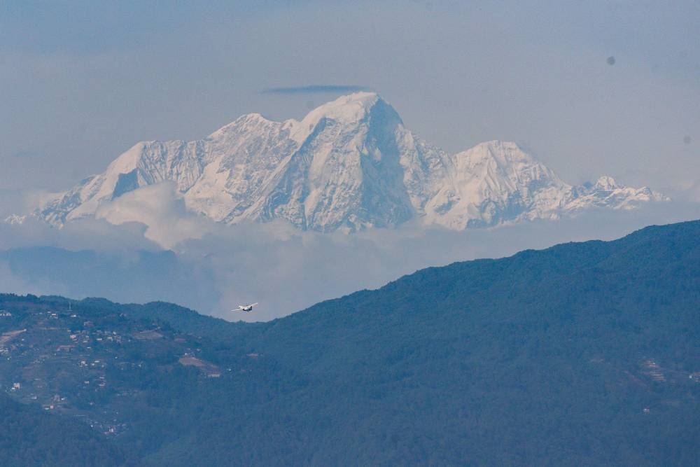 2 dead, 14 missing in Nepal avalanche