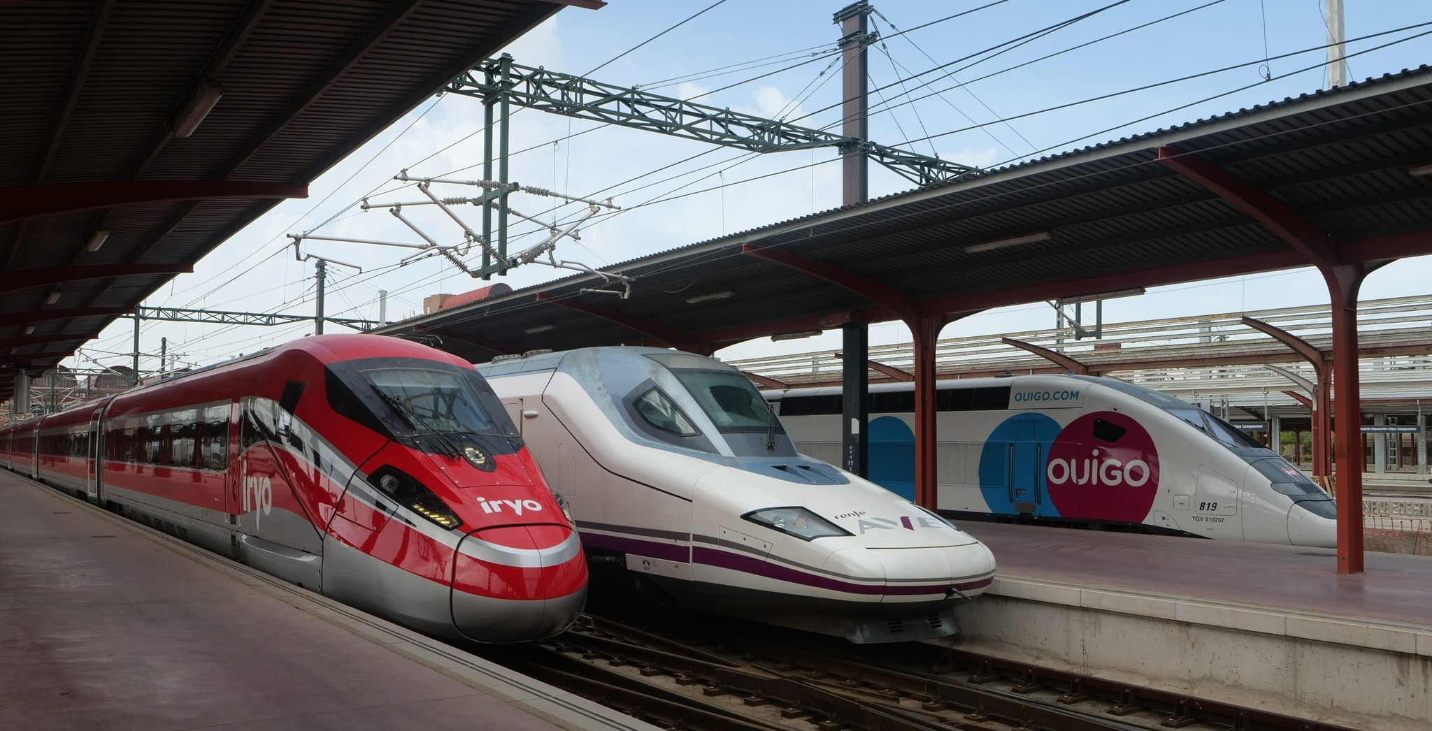 Ouigo gana la batalla de los precios bajos a Renfe e Iryo