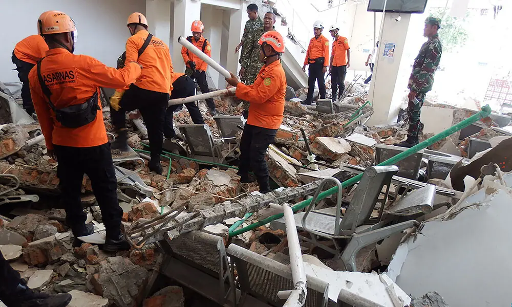 Rescuers search for survivors as Indonesian quake death toll rises to 40