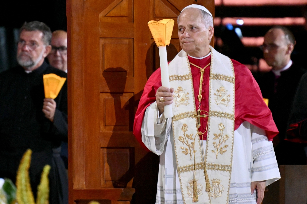 Pope promises French sex abuse victims to prevent further harm