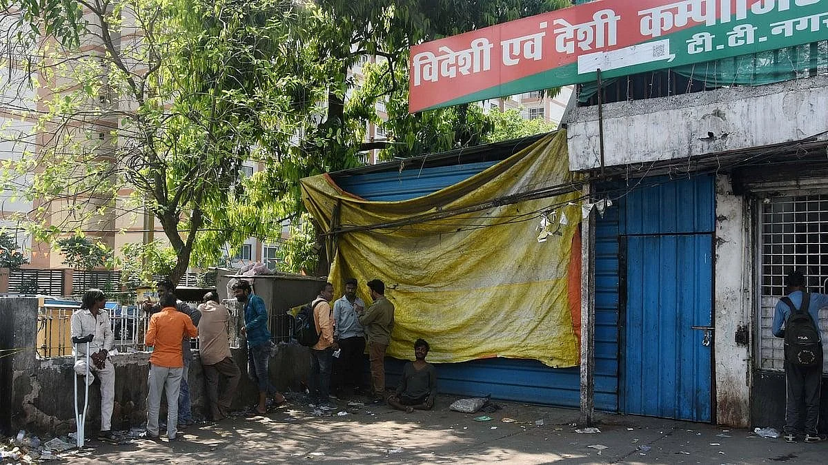 Excise Teams Raid Liquor Shops After Illegal Sales Reported At Some Places In Bhopal Despite Dry Day Observed On August 15