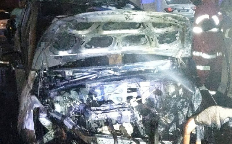 Fire damages two cars, motorcycle at Klang apartment