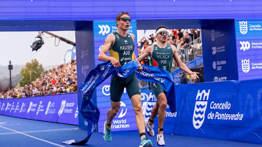 Hauser wins thrilling World Triathlon sprint, Parker breaks record