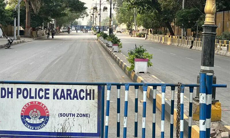 Cop dies in accident on Shahrah-i-Bhutto