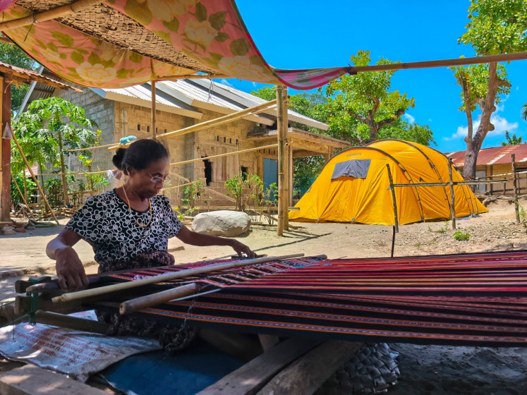 'Struggling to eat': Survivors suffer after NTT quake