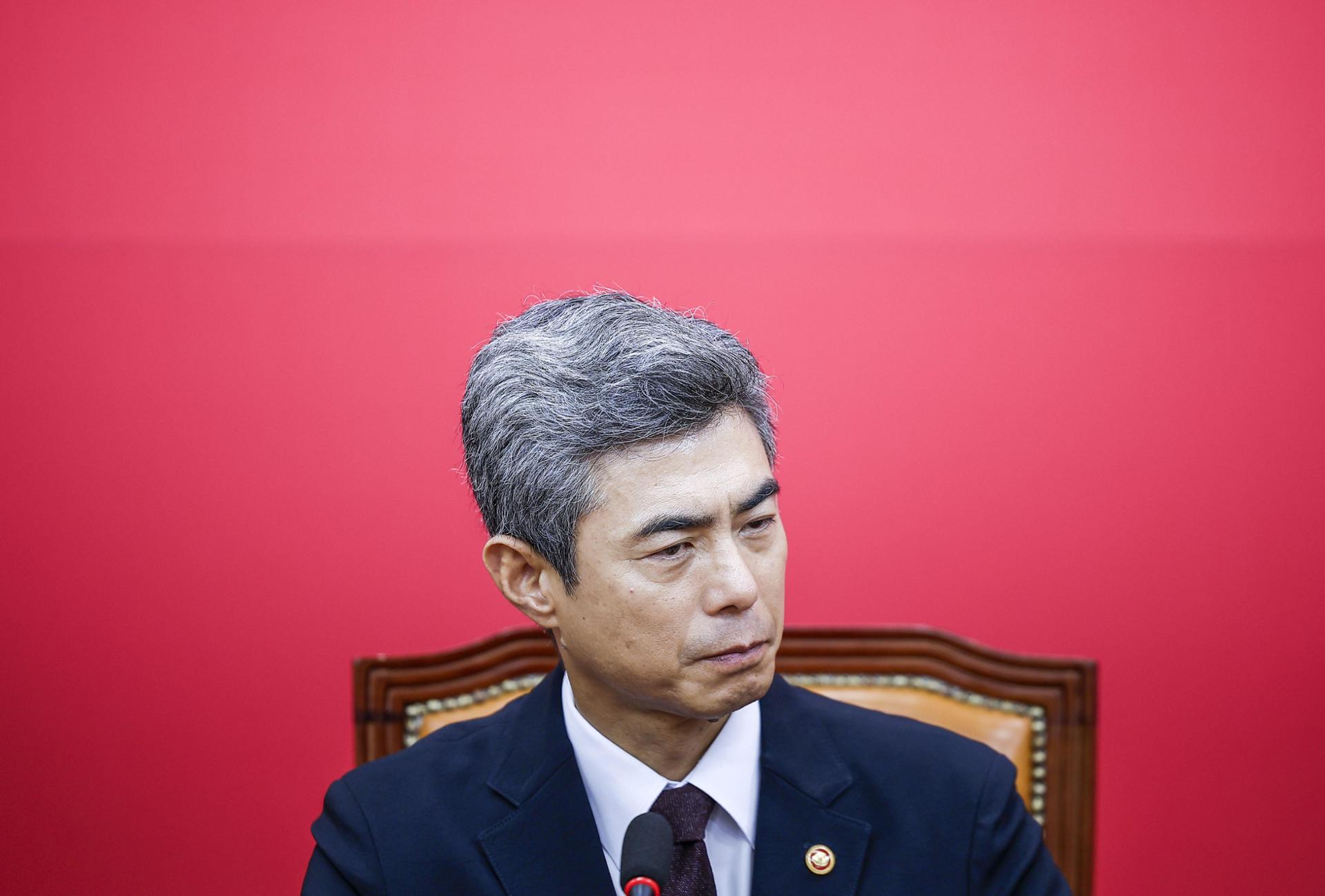 Defense minister vows 'corresponding measures' if NK land mine confirmed in DMZ blast