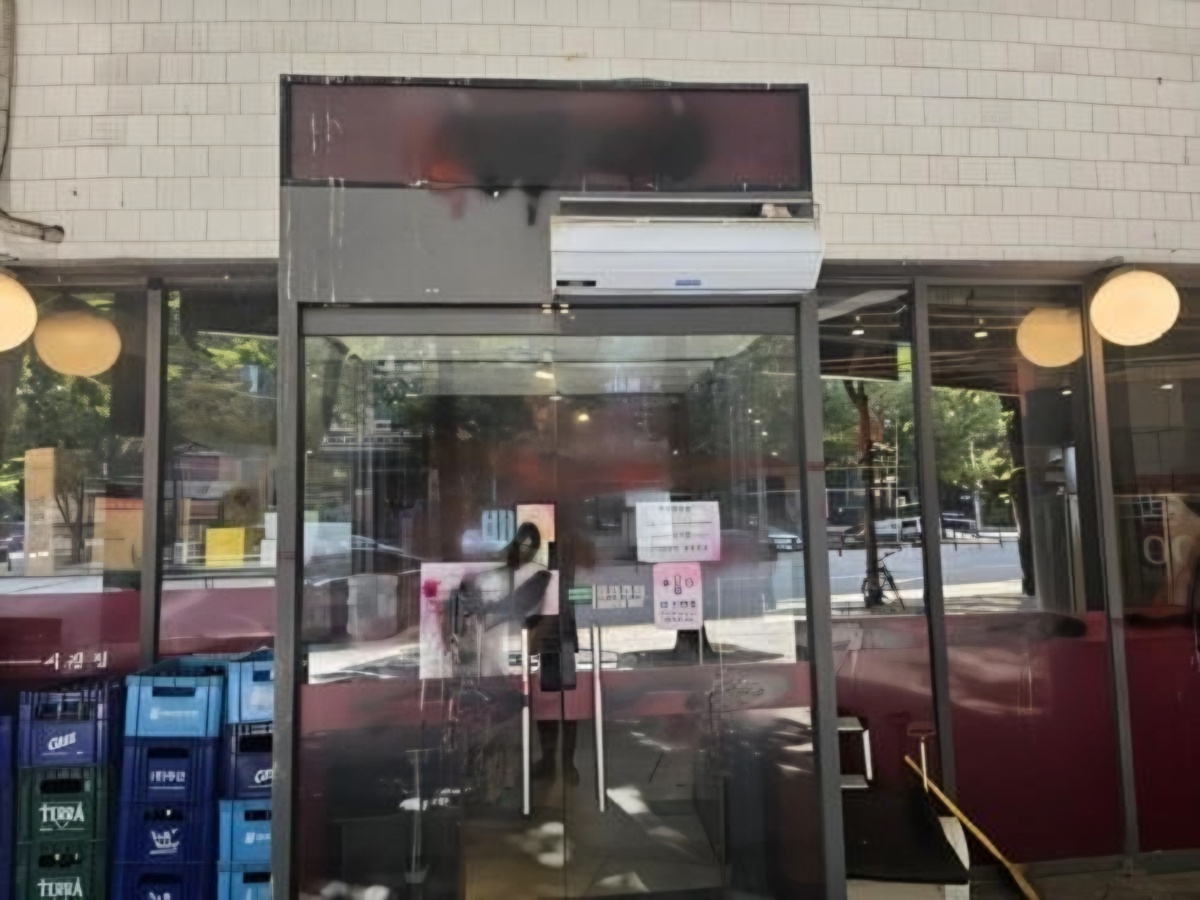 Police to seek detention warrants for 4 Chinese men over restaurant vandalism