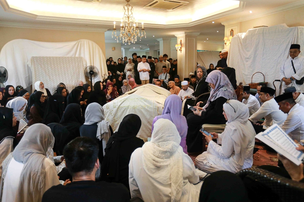 Mourners gather to pay last respects to Dr Hasmah at Seri Kembangan home