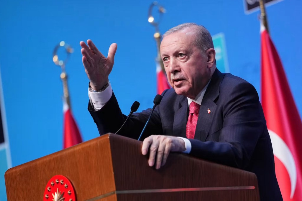 Erdogan playing East and West, winning room to maneuver