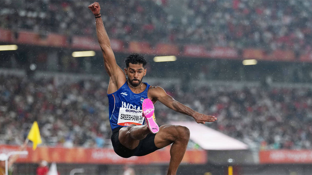 Murali Sreeshankar wins silver after injury forces him out of final two jumps