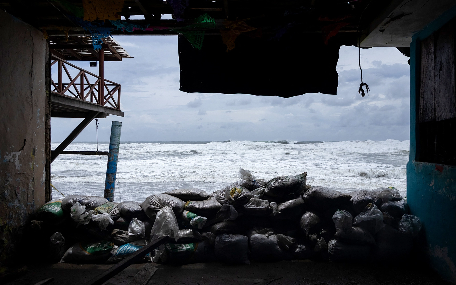 Hurricane Polo approaches Mexico, threatens severe damage