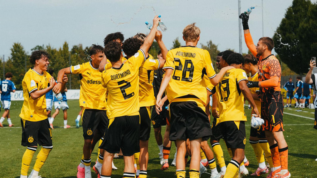 U19 wins derby against Schalke, U17 triumphs in Bochum
