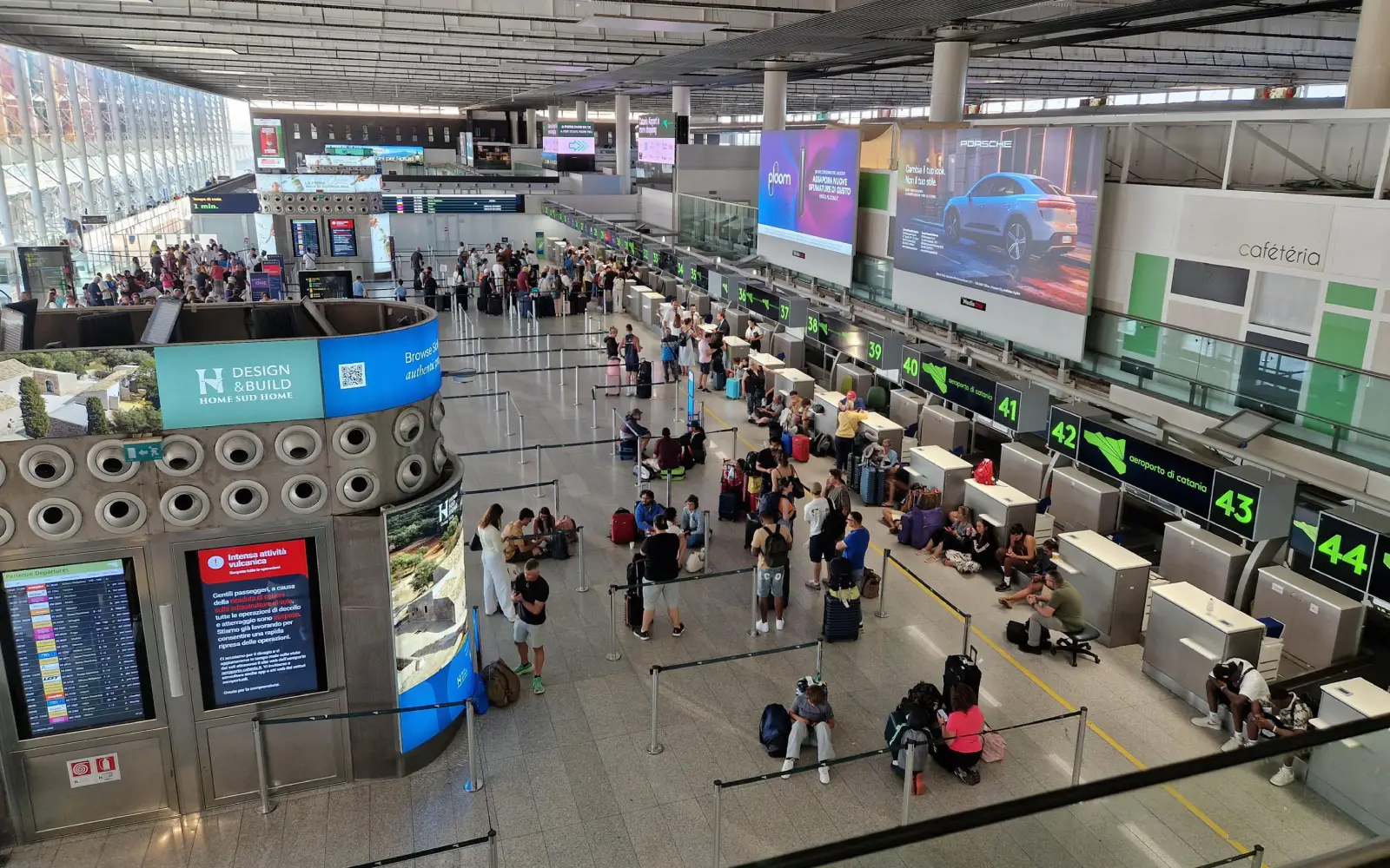 Italian airport reopens as volcanic eruption dies down