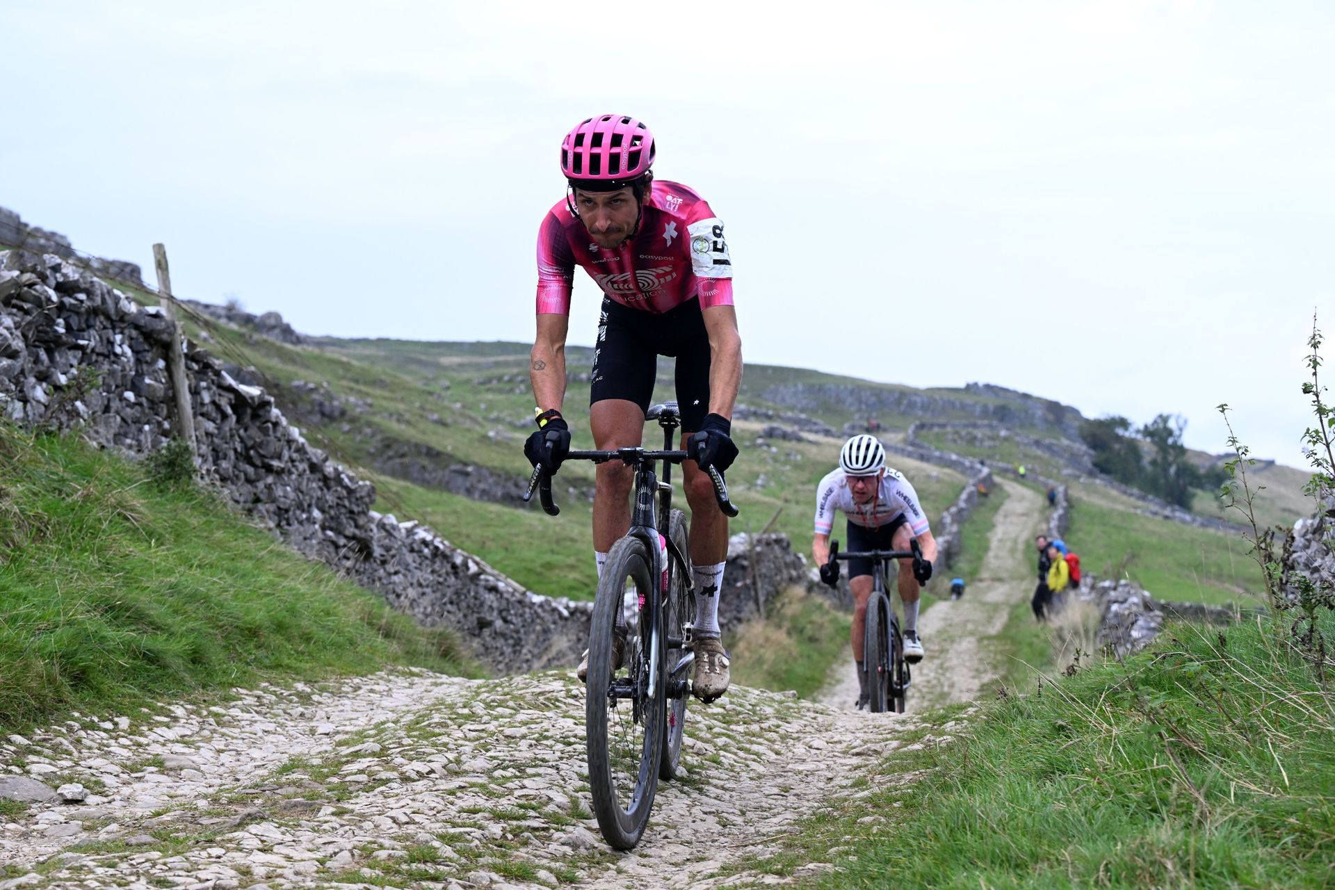 ‘He was pretty much glued to my wheel’ – Lachlan Morton beat Giles Drake in a thrilling photo finish at the 3-Peaks Cyclo-cross race