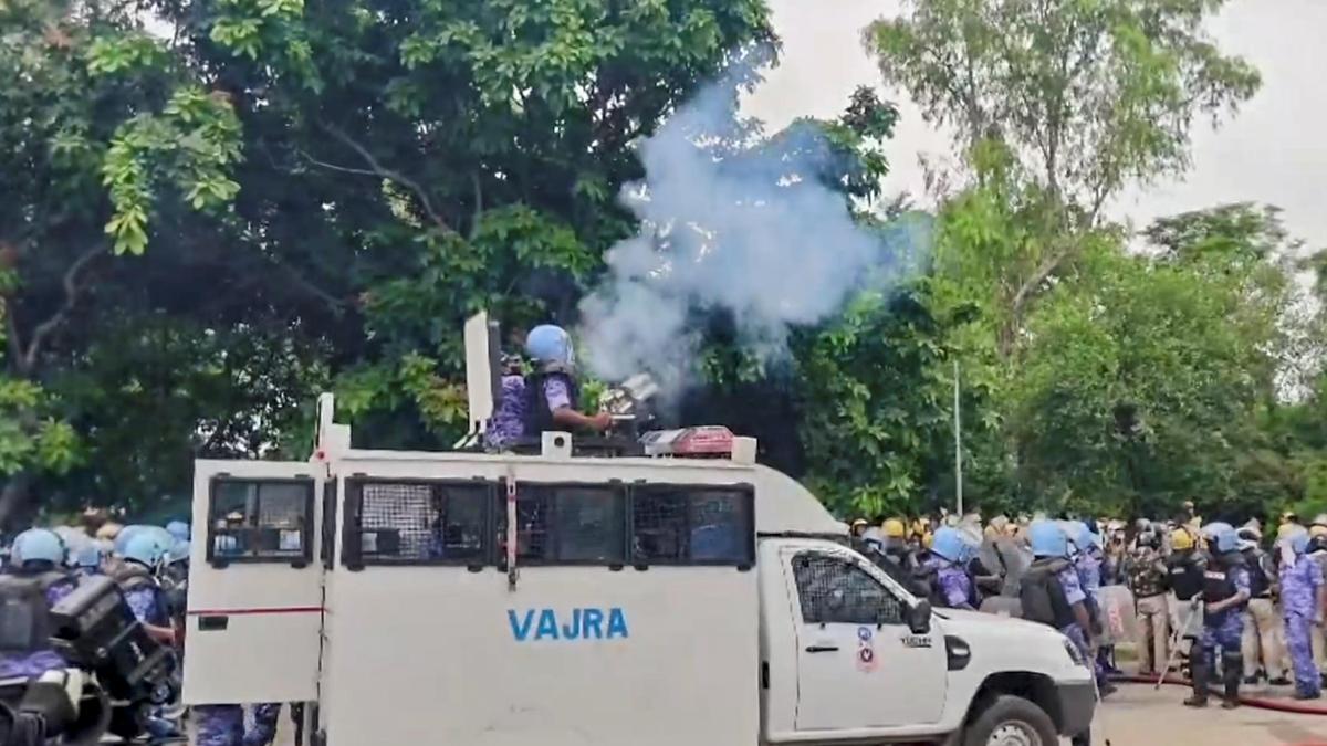 Tear gas, water cannons used against Qaumi Insaf morcha protesters, Punjab Bandh call on August 21