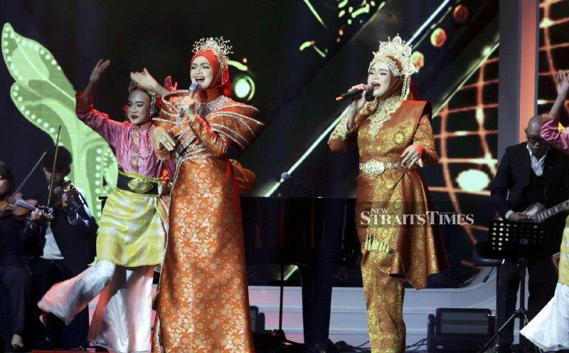 #SHOWBIZ: AJL40 kicks off with a spectacular opening led by Francisca and Siti