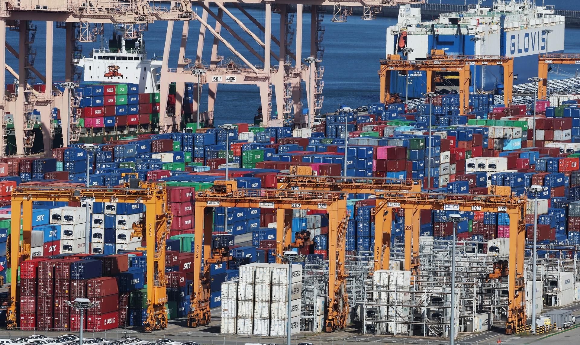 Biz sentiment falls in September on rising costs: BOK