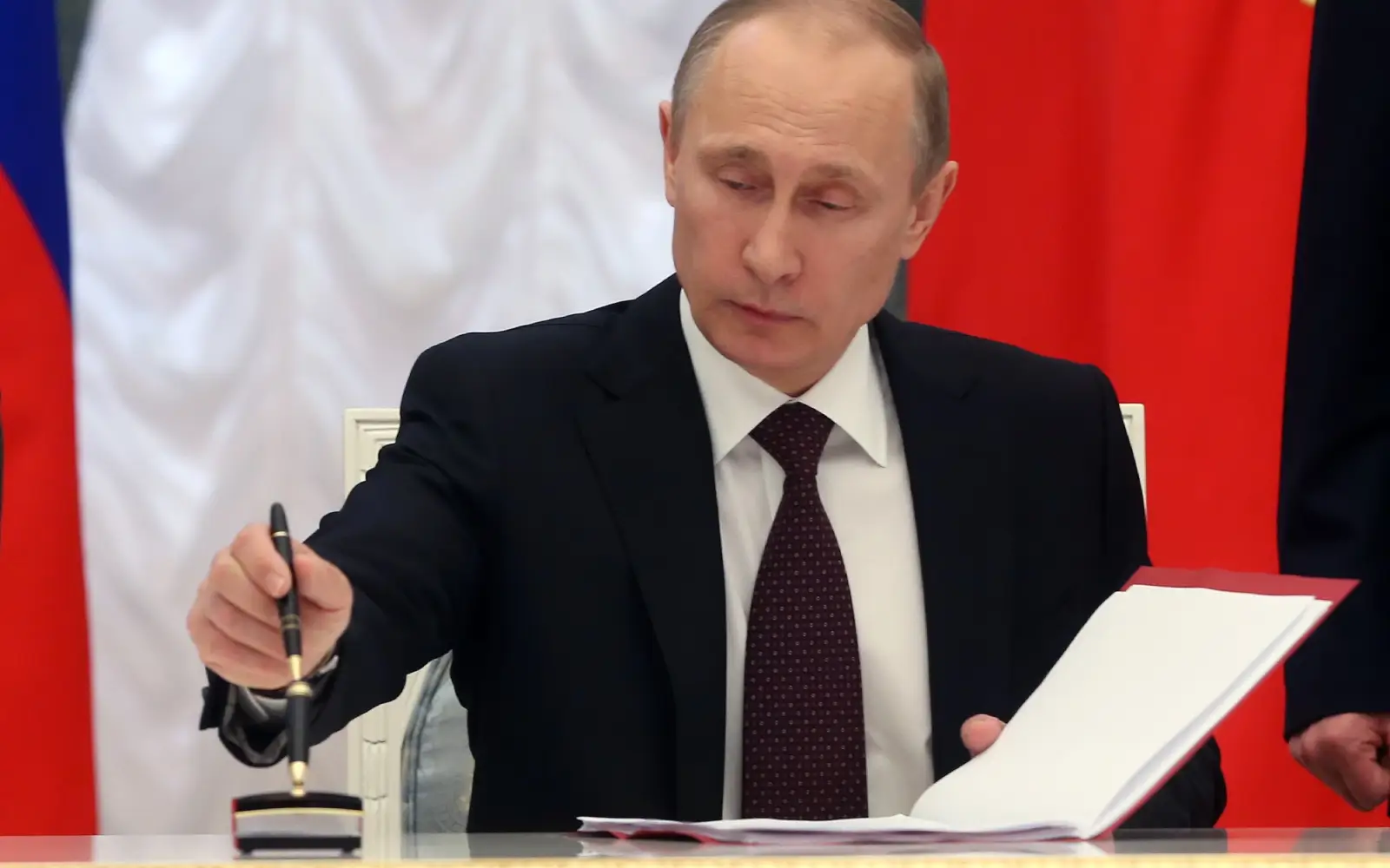 Putin signs decree adding 15,500 troops to army