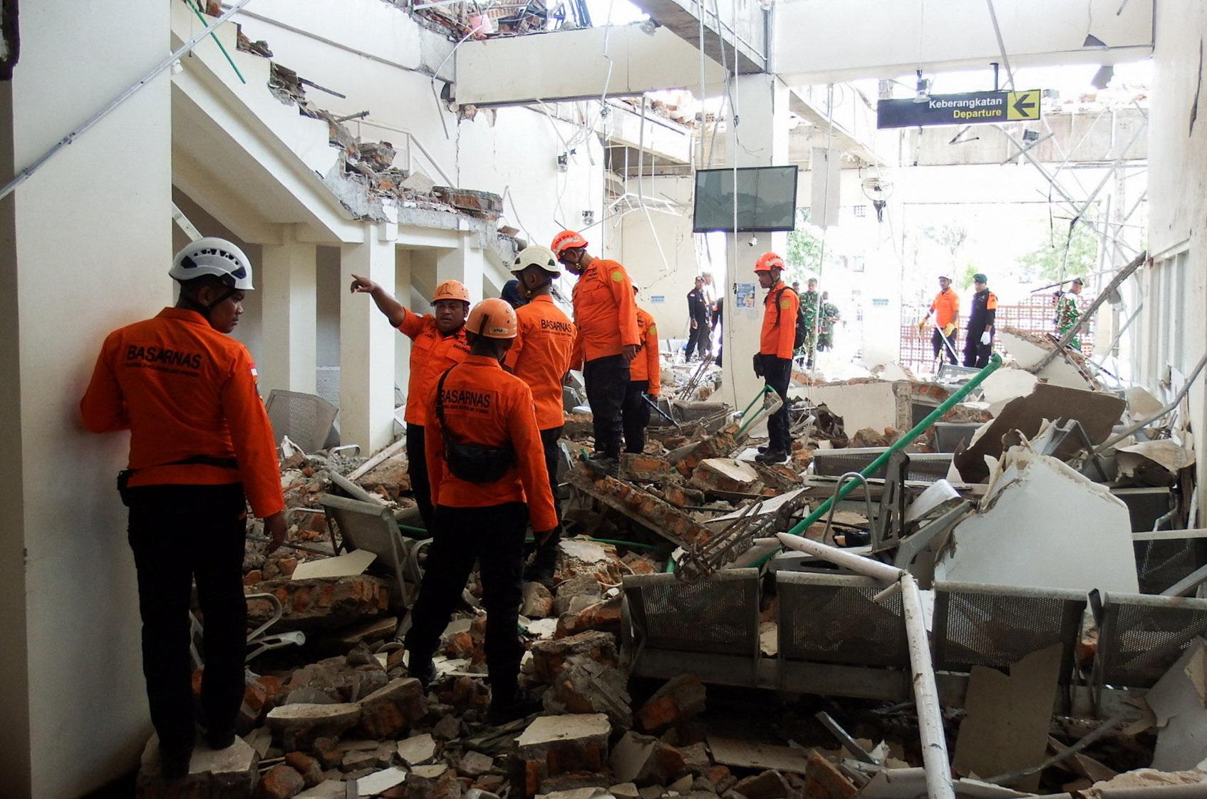 Fresh 6.8 magnitude tremors hit Sumatra hours after deadly quake kills 40