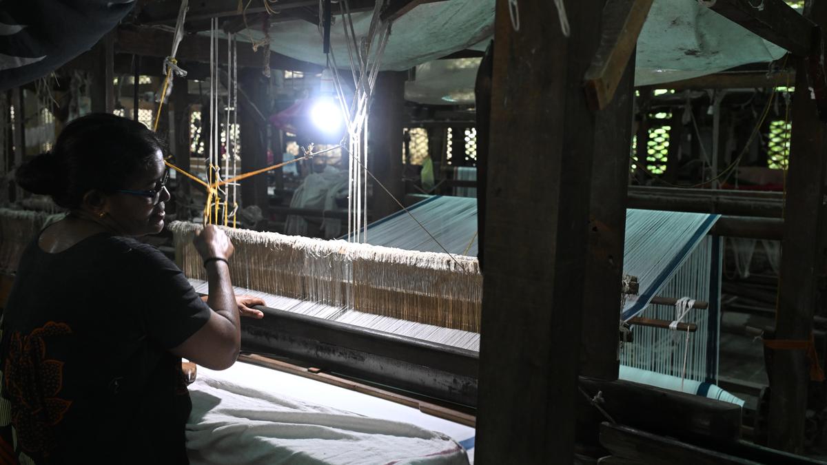 Amid Onam supply gap, looms of Chendamangalam call for a tech update