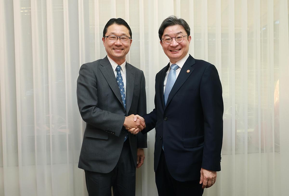 Chief financial regulators from Korea, Japan agree on further cooperation