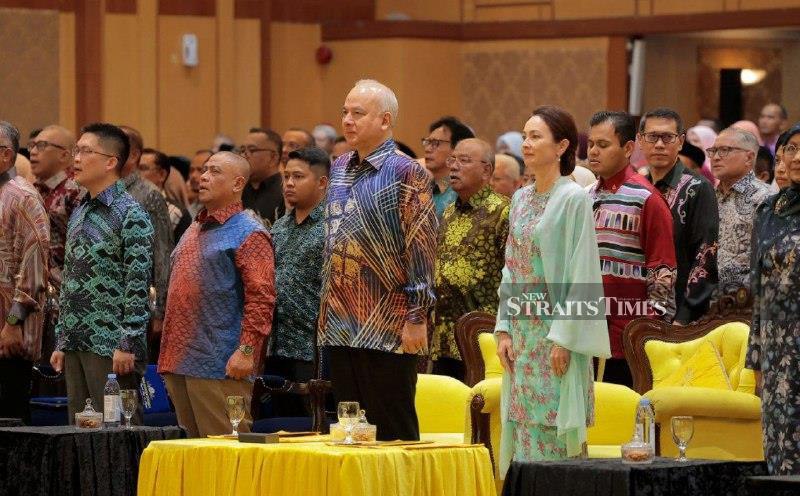 Sultan Nazrin graces National Month programme in Perak